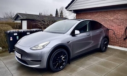 TESLA MODEL Y